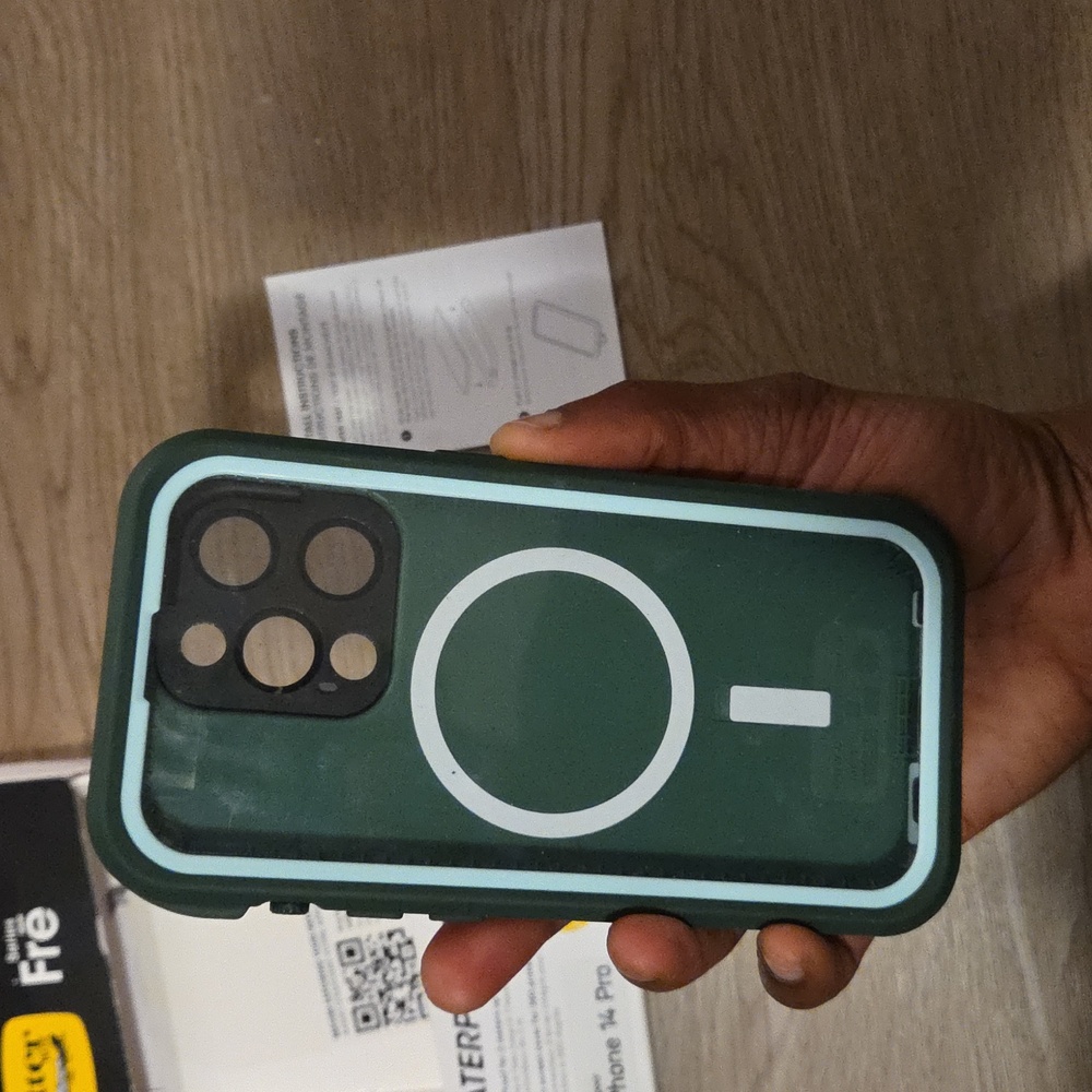 OtterBox Series Frē Waterproof Case for iPhone 14 Pro - Green - Picture 3 of 6
